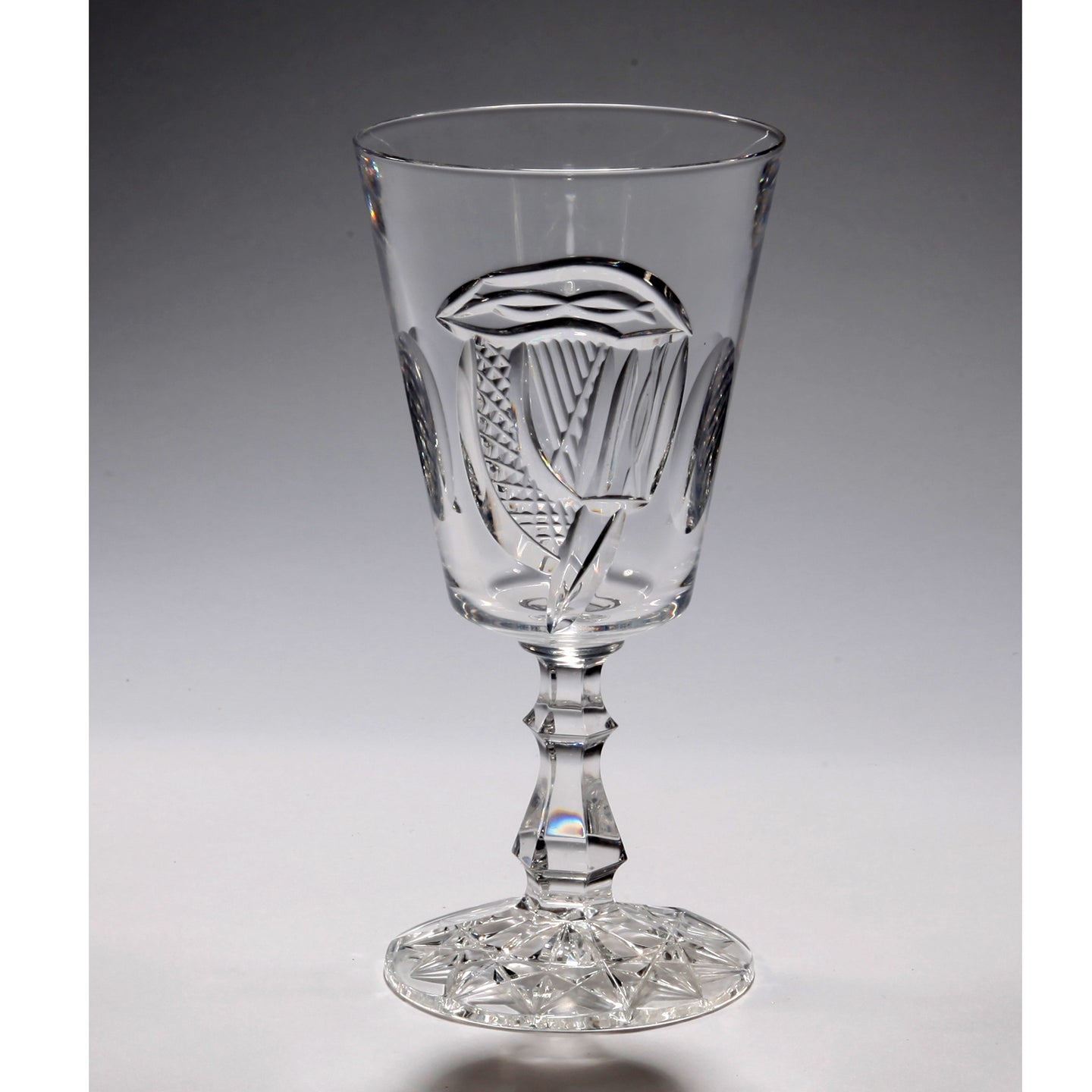 Mise Eire Crystal Wine Glass